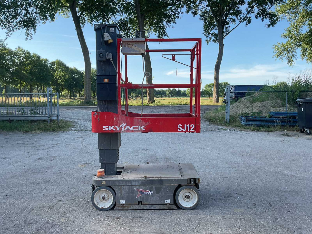 Skyjack SJ12 - Nền bục trên không: hình 5 Skyjack SJ12 - Nền bục trên không: hình 5
