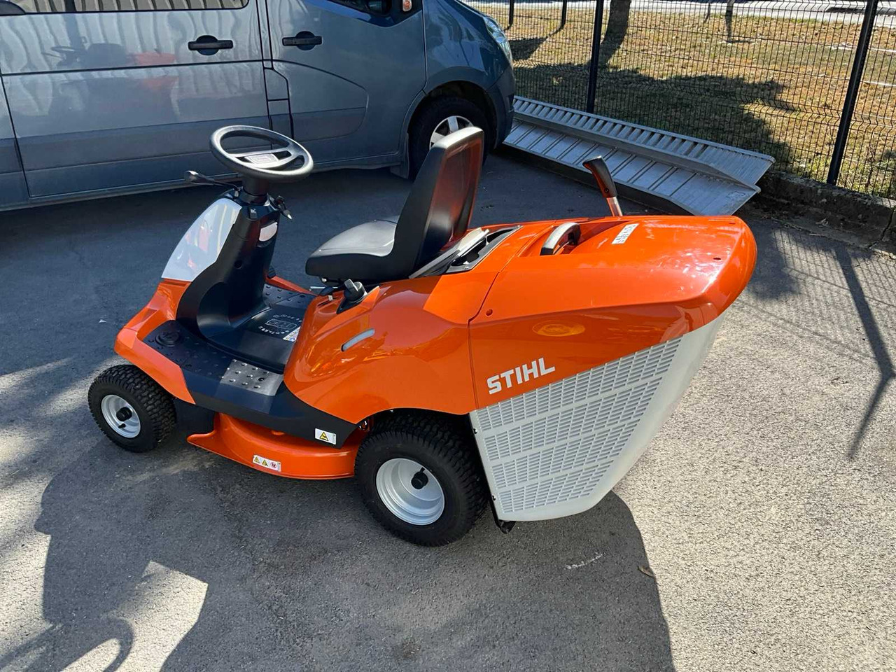 Stihl RT4082 - Máy cắt cỏ vườn: hình 3 Stihl RT4082 - Máy cắt cỏ vườn: hình 3