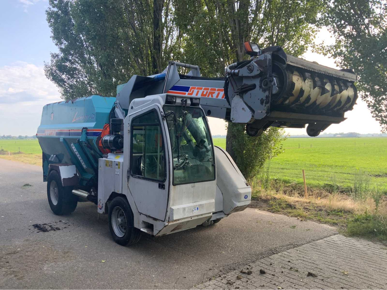 Storti DMV Labrador 120 - Xe trộn thức ăn gia súc: hình 3 Storti DMV Labrador 120 - Xe trộn thức ăn gia súc: hình 3