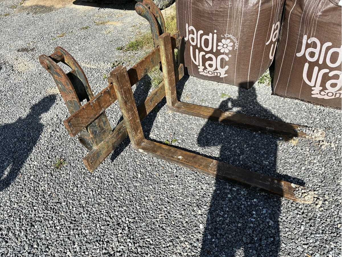 TEREX TL 80 SKID STEER LOADER WITH FORK APRON - Máy xúc lật mini bánh xích: hình 2 TEREX TL 80 SKID STEER LOADER WITH FORK APRON - Máy xúc lật mini bánh xích: hình 2