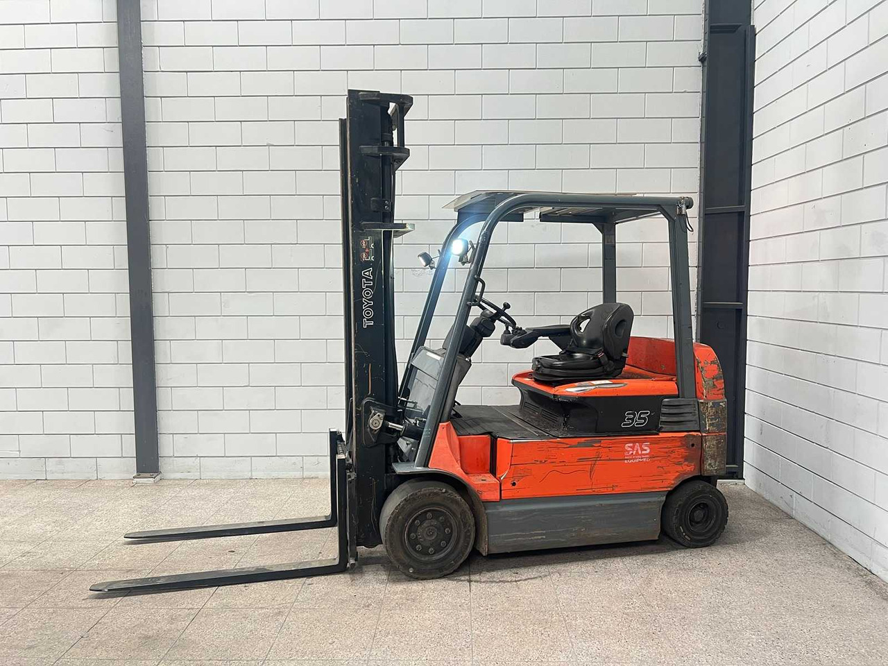 TOYOTA - 7FBMF35 - FORKLIFT - SIDE-SHIFT - FORK POSITIONER - Xe nâng: hình 4 TOYOTA - 7FBMF35 - FORKLIFT - SIDE-SHIFT - FORK POSITIONER - Xe nâng: hình 4