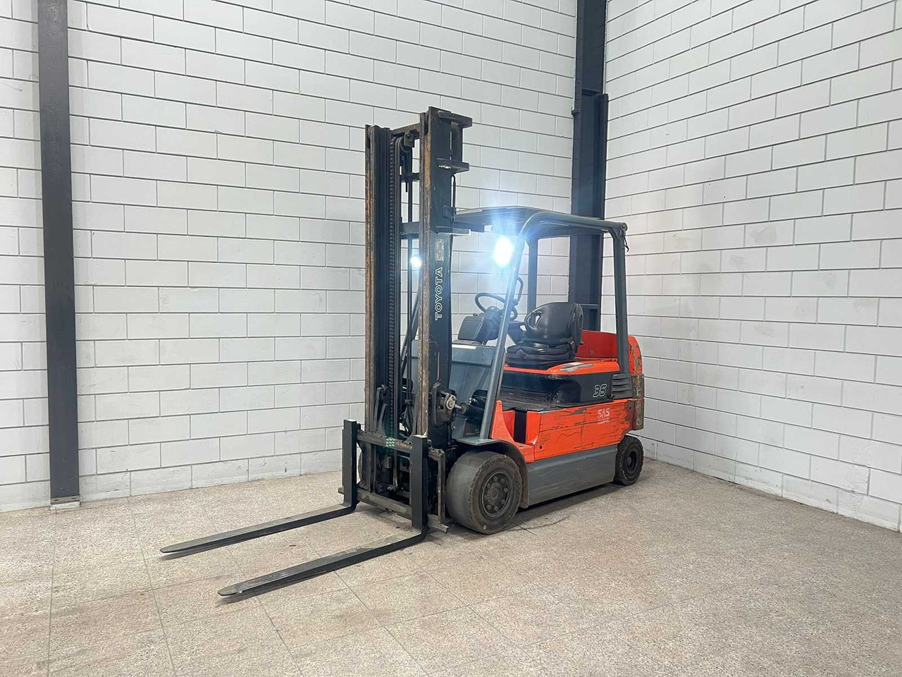 TOYOTA - 7FBMF35 - FORKLIFT - SIDE-SHIFT - FORK POSITIONER - Xe nâng: hình 2 TOYOTA - 7FBMF35 - FORKLIFT - SIDE-SHIFT - FORK POSITIONER - Xe nâng: hình 2