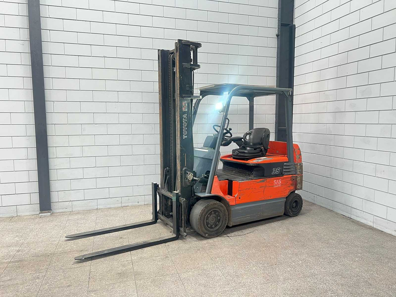 TOYOTA - 7FBMF35 - FORKLIFT - SIDE-SHIFT - FORK POSITIONER - Xe nâng: hình 3 TOYOTA - 7FBMF35 - FORKLIFT - SIDE-SHIFT - FORK POSITIONER - Xe nâng: hình 3