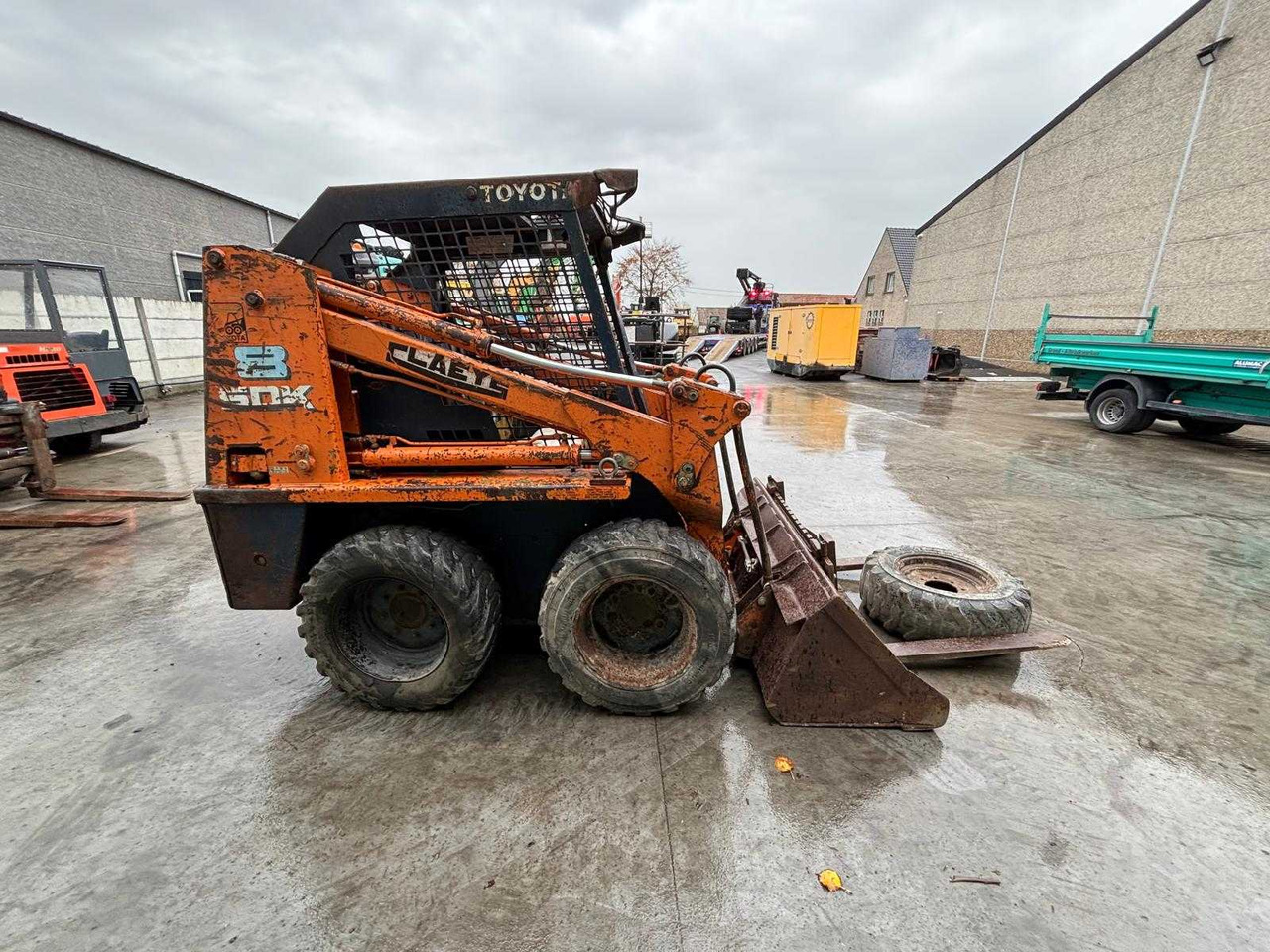 TOYOTA - - SDK8 - SKID STEER LOADER - Máy xúc lật mini bánh xích: hình 3 TOYOTA - - SDK8 - SKID STEER LOADER - Máy xúc lật mini bánh xích: hình 3