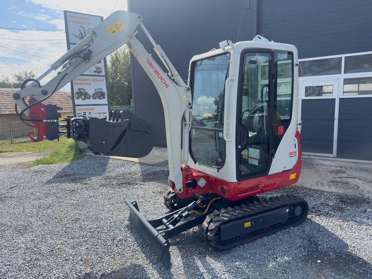 Takeuchi TB 216 - Máy xúc mini: hình 1 Takeuchi TB 216 - Máy xúc mini: hình 1