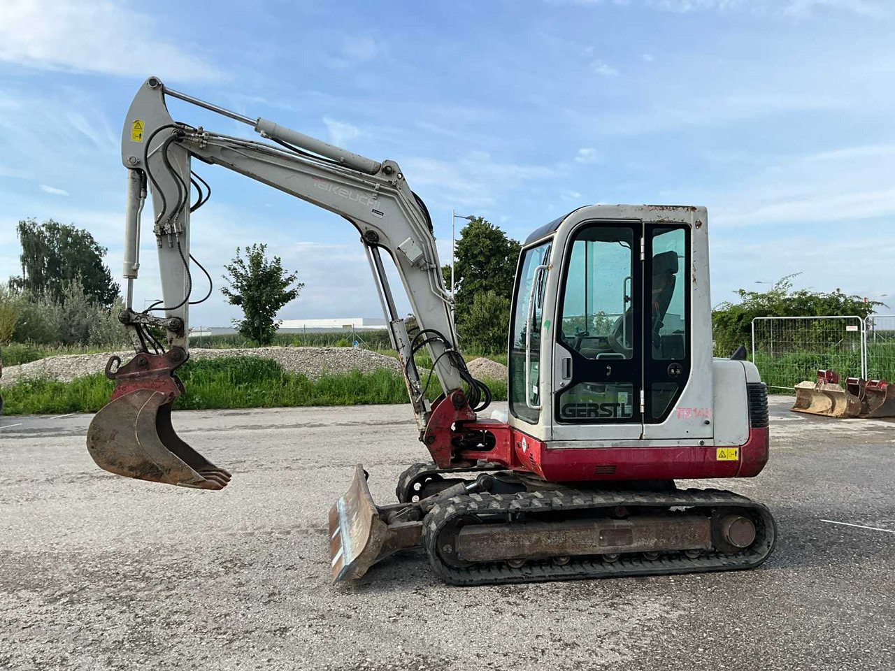 Takeuchi TB145 - Máy xúc bánh xích: hình 3 Takeuchi TB145 - Máy xúc bánh xích: hình 3