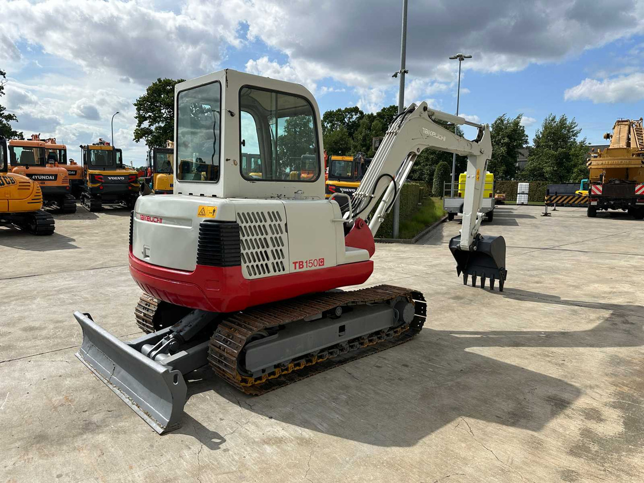 Takeuchi TB150C - Máy xúc bánh xích: hình 4 Takeuchi TB150C - Máy xúc bánh xích: hình 4