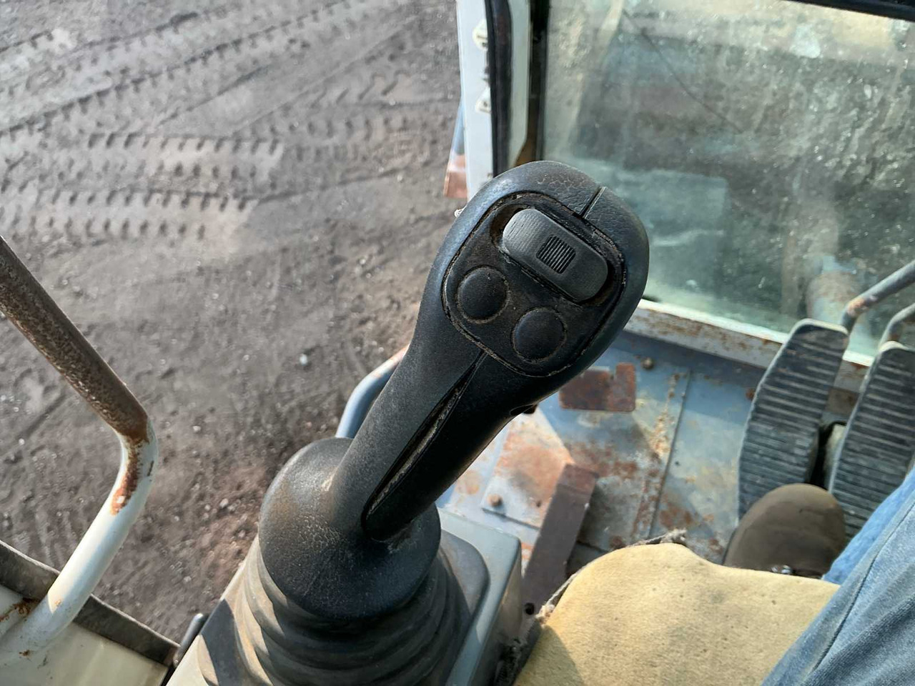 Máy xúc bánh xích Takeuchi TB175: hình 16