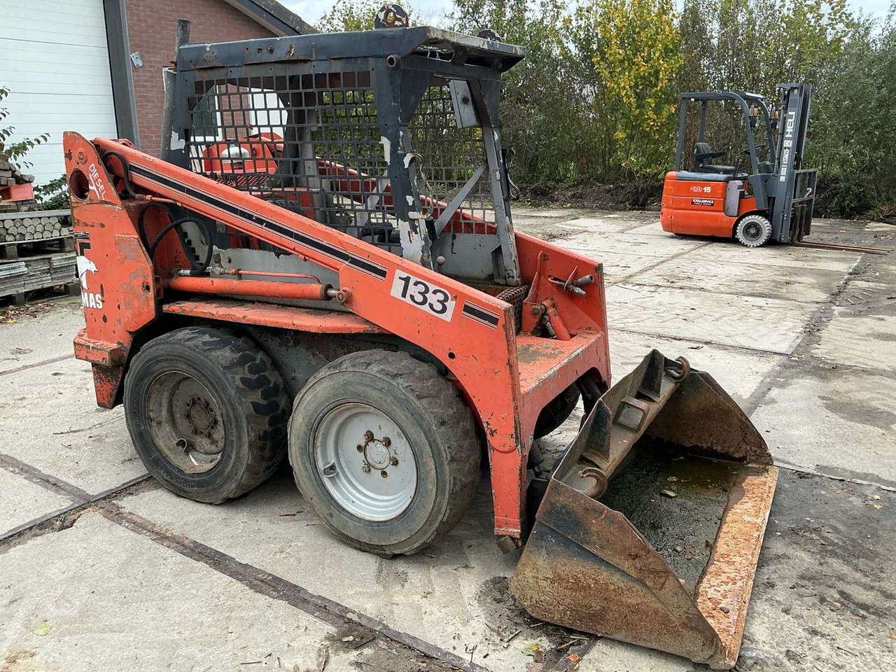 Thomas T133 - Máy xúc lật đa năng: hình 5 Thomas T133 - Máy xúc lật đa năng: hình 5