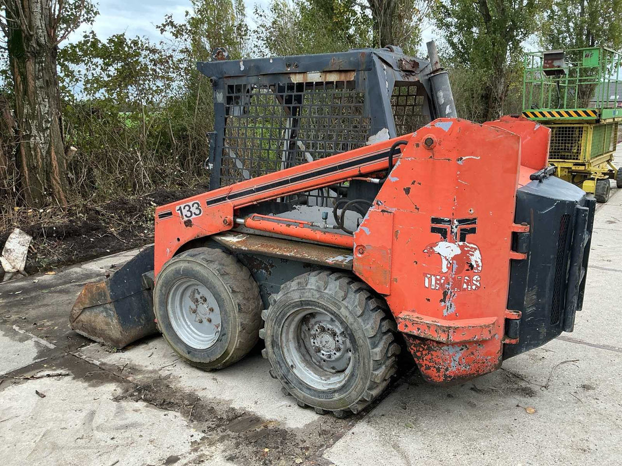 Thomas T133 - Máy xúc lật đa năng: hình 2 Thomas T133 - Máy xúc lật đa năng: hình 2