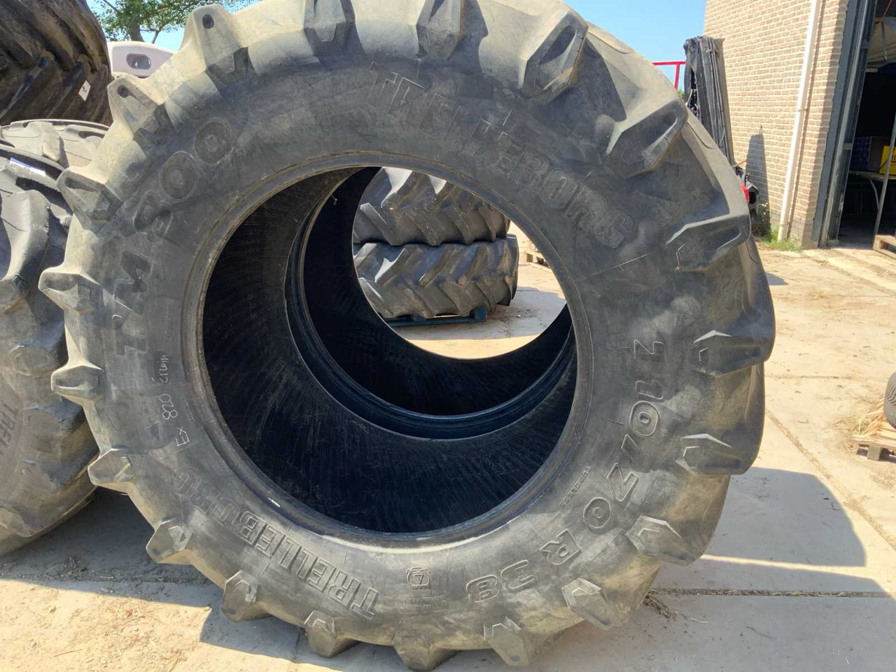 Trelleborg TM 800 - Lốp và vành cho Máy cày: hình 2 Trelleborg TM 800 - Lốp và vành cho Máy cày: hình 2