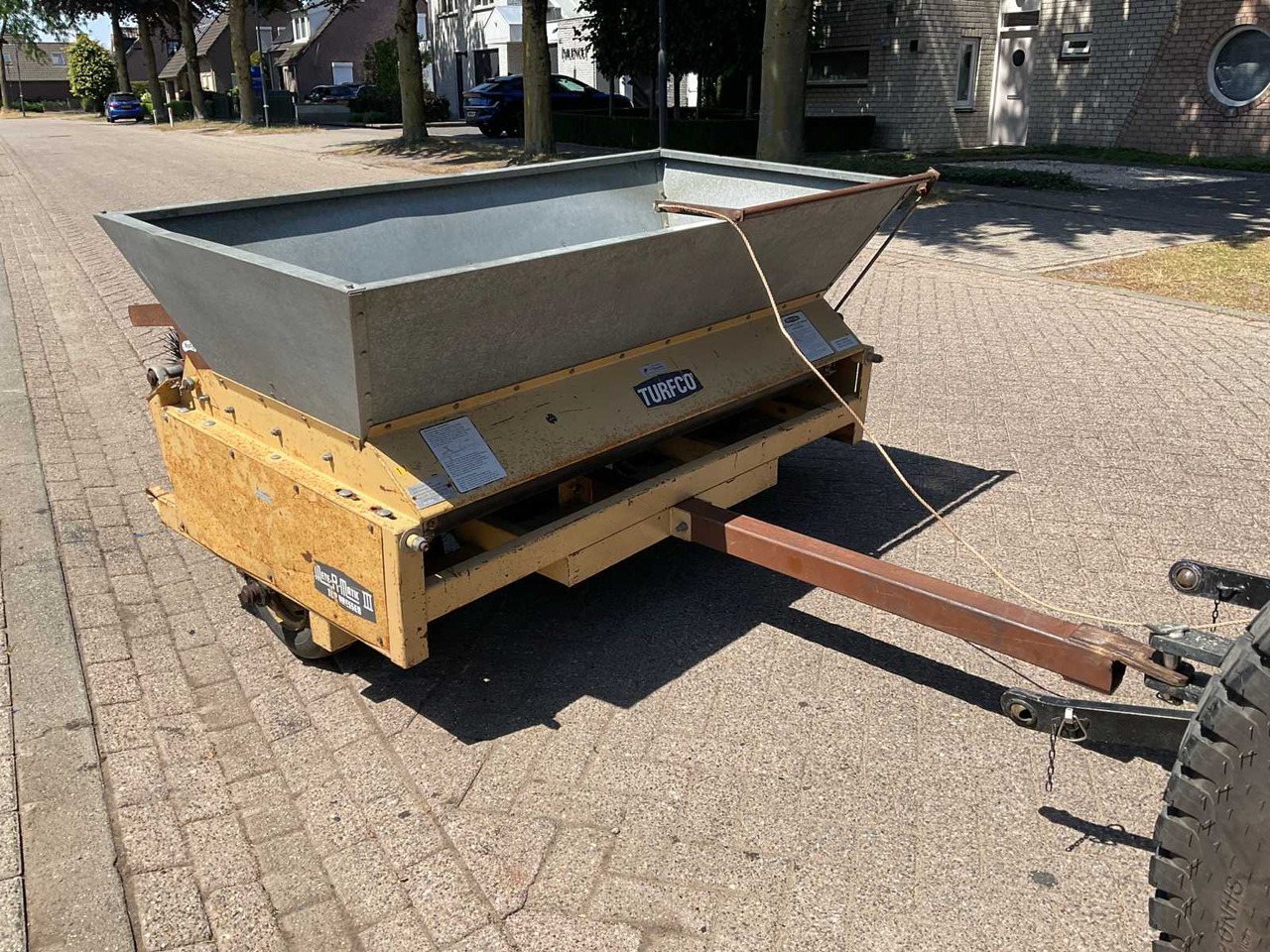 Turfco Mete-r-matic III Top Dresser - Trang thiết bị vườn: hình 3 Turfco Mete-r-matic III Top Dresser - Trang thiết bị vườn: hình 3
