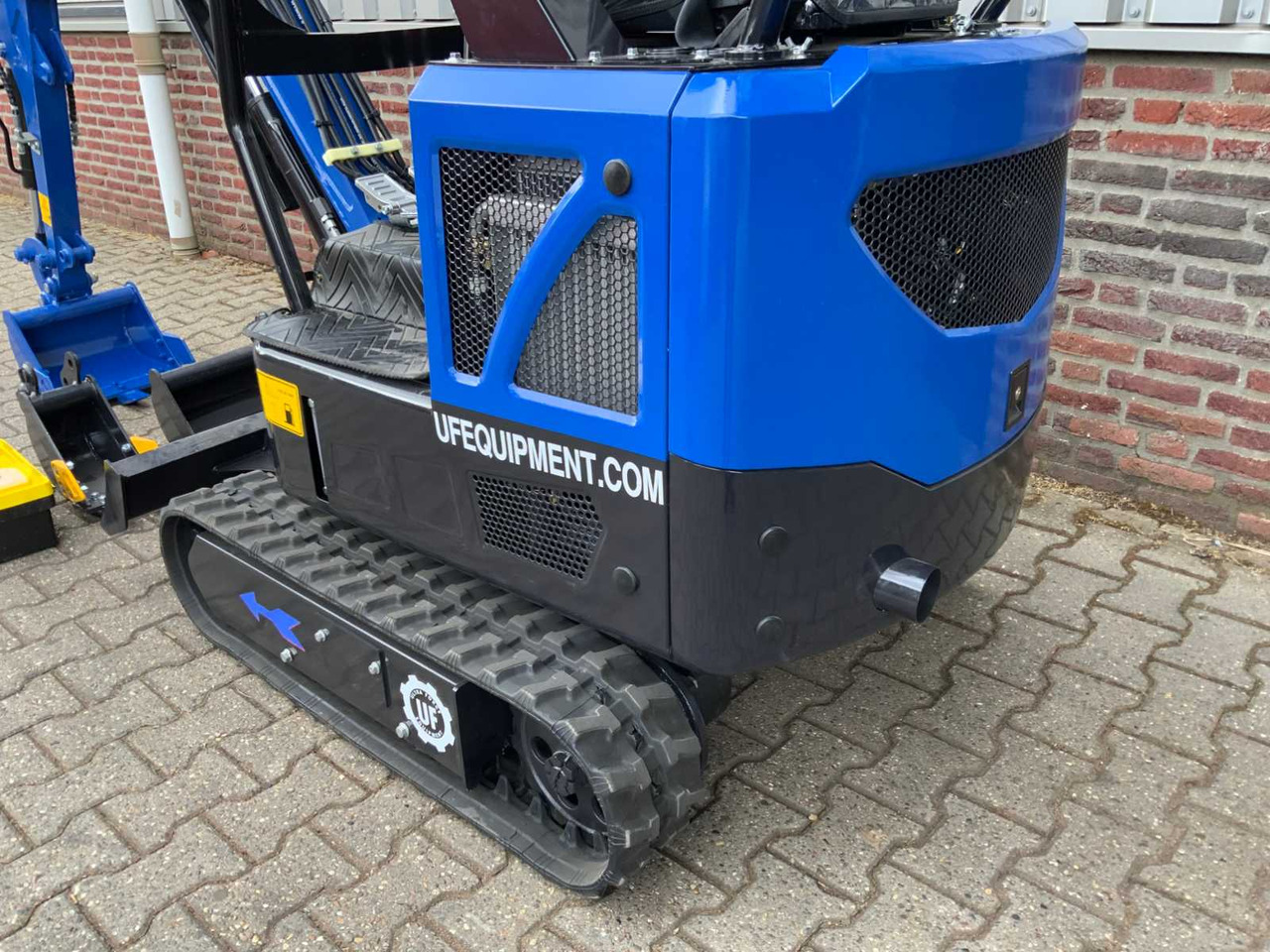 UF Equipment NM-E15 - Máy xúc bánh xích: hình 4 UF Equipment NM-E15 - Máy xúc bánh xích: hình 4
