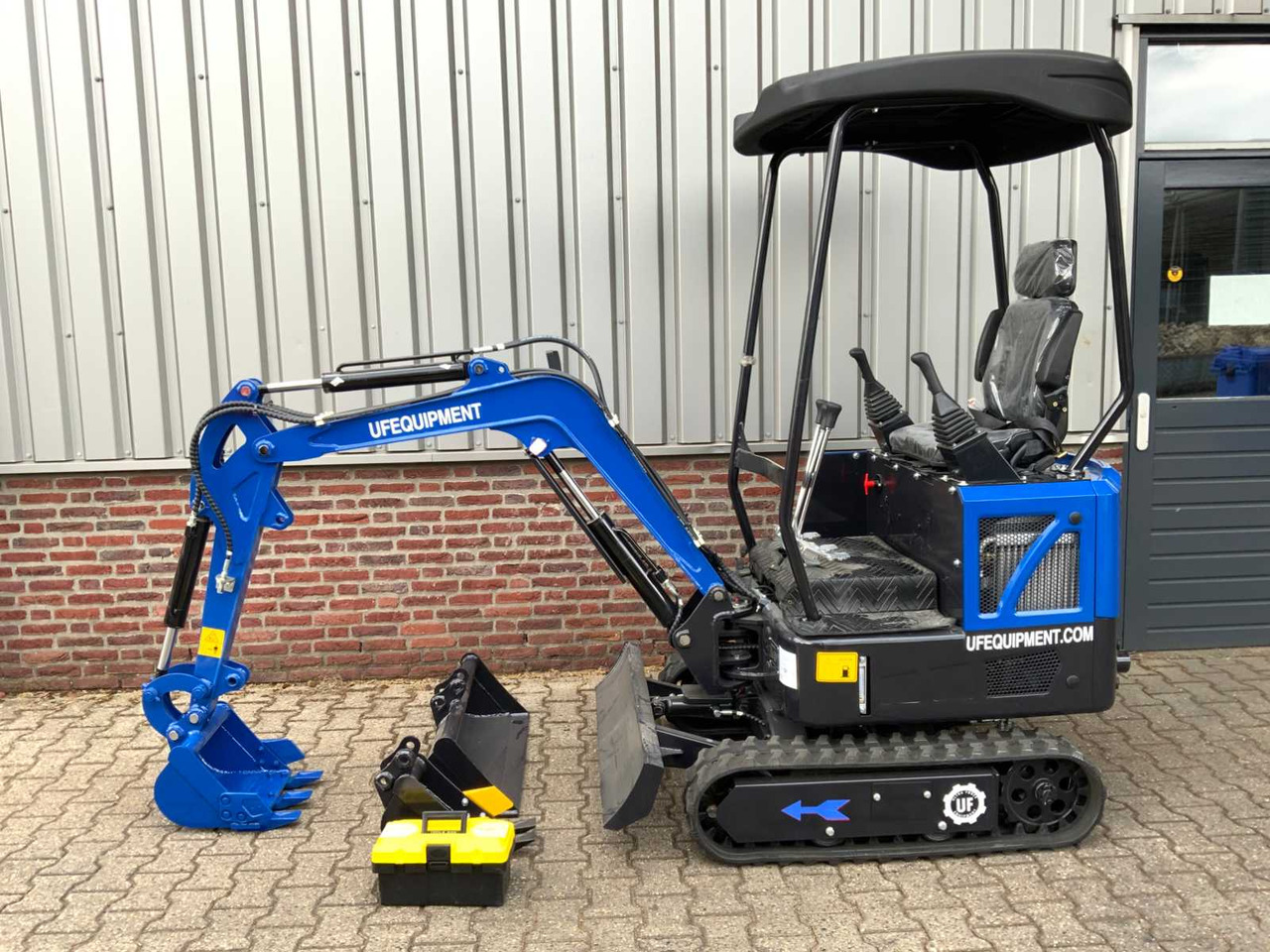 UF Equipment NM-E15 - Máy xúc bánh xích: hình 2 UF Equipment NM-E15 - Máy xúc bánh xích: hình 2