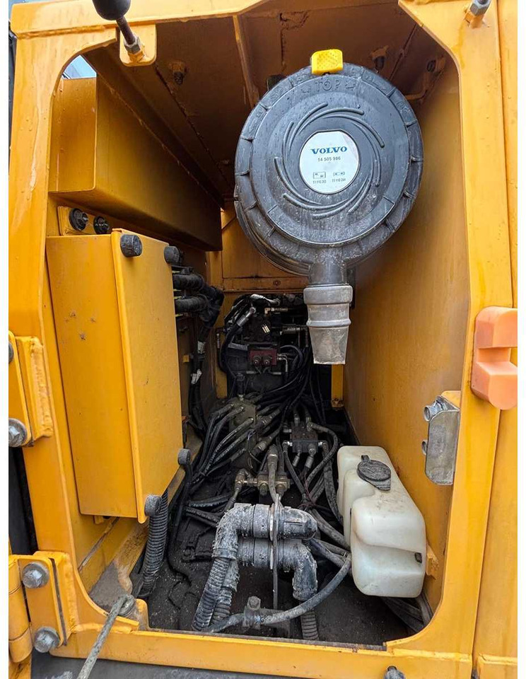 Máy xúc VOLVO - 2007 - EC180CL - CRAWLER EXCAVATOR: hình 9