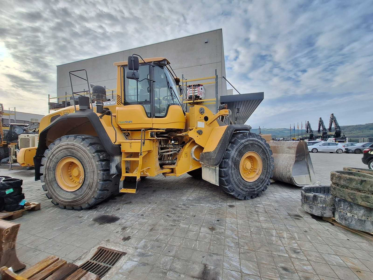 VOLVO L150G - Máy xúc lật bánh lốp: hình 4 VOLVO L150G - Máy xúc lật bánh lốp: hình 4