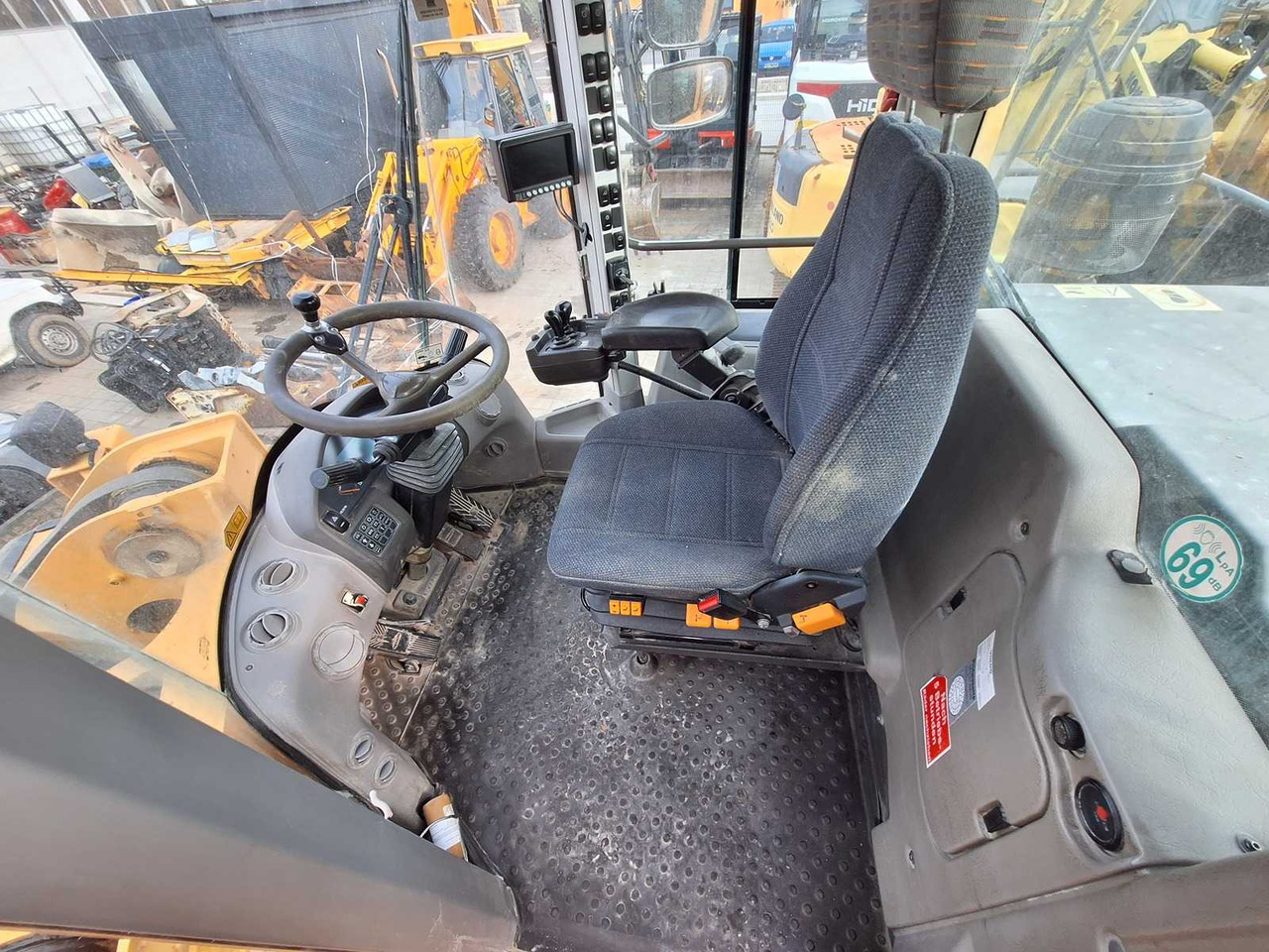 VOLVO L150G - Máy xúc lật bánh lốp: hình 5 VOLVO L150G - Máy xúc lật bánh lốp: hình 5