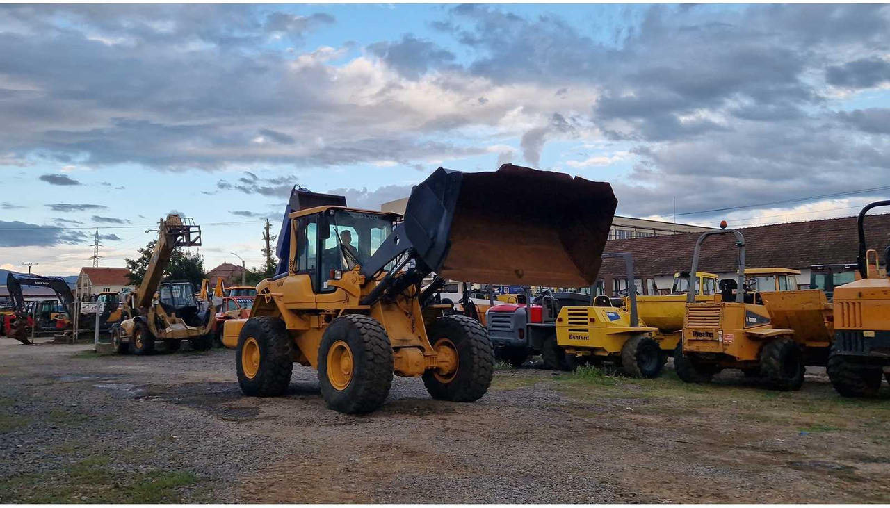 VOLVO L90F - Máy xúc lật bánh lốp: hình 3 VOLVO L90F - Máy xúc lật bánh lốp: hình 3
