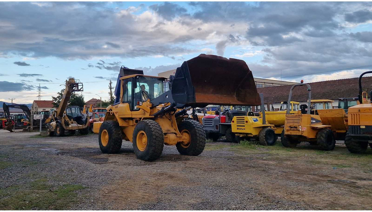 VOLVO L90F - Máy xúc lật bánh lốp: hình 2 VOLVO L90F - Máy xúc lật bánh lốp: hình 2