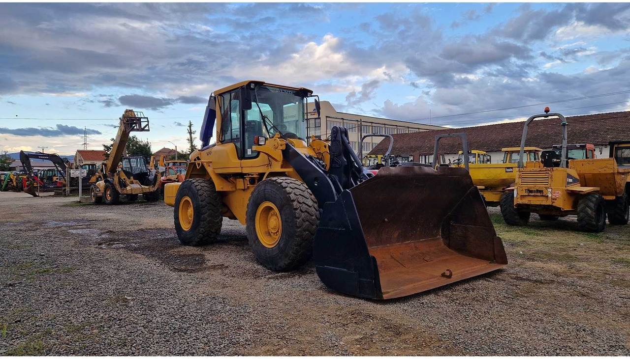 VOLVO L90F - Máy xúc lật bánh lốp: hình 1 VOLVO L90F - Máy xúc lật bánh lốp: hình 1