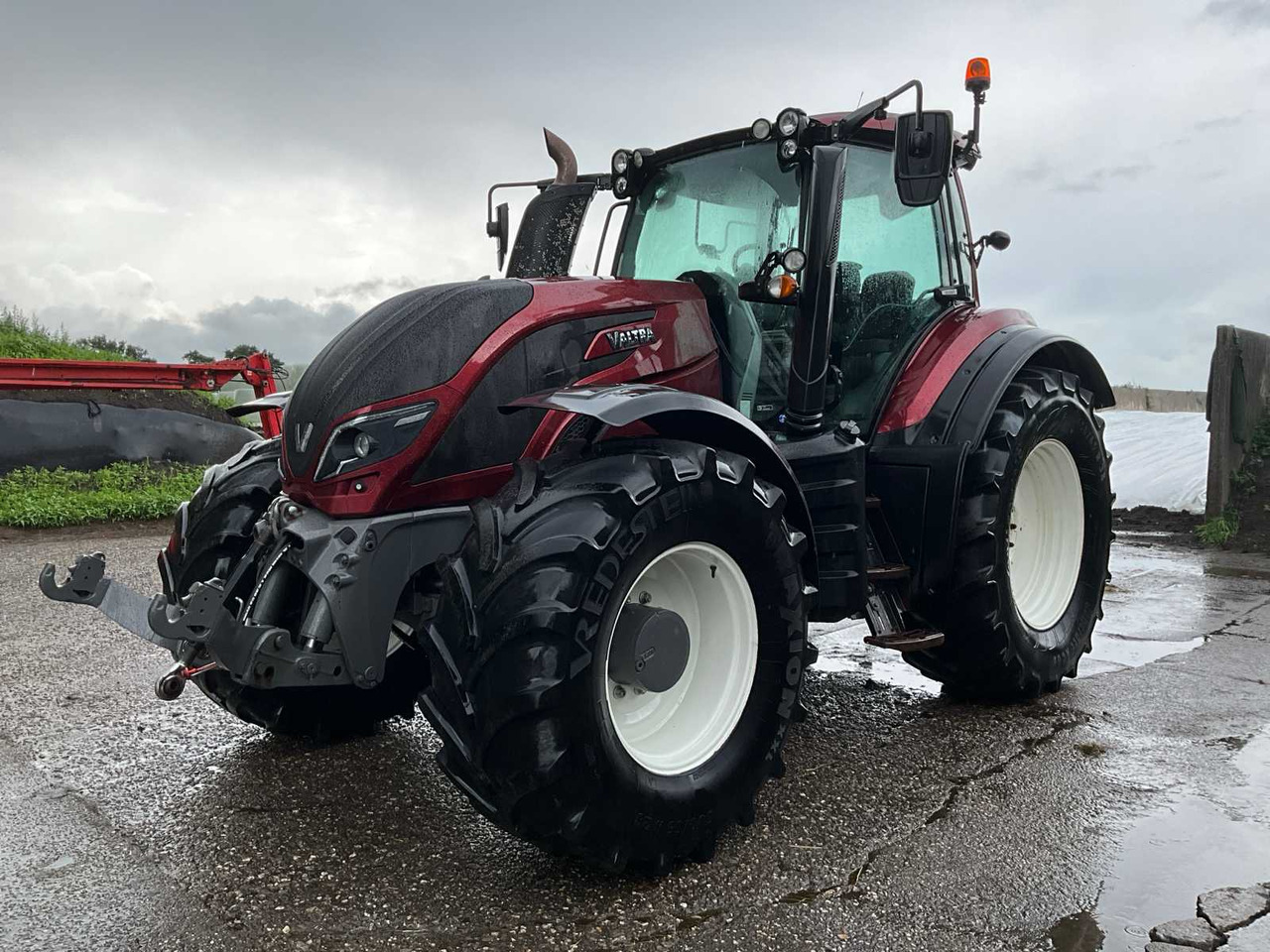 Valtra T214 A - Máy cày: hình 2 Valtra T214 A - Máy cày: hình 2