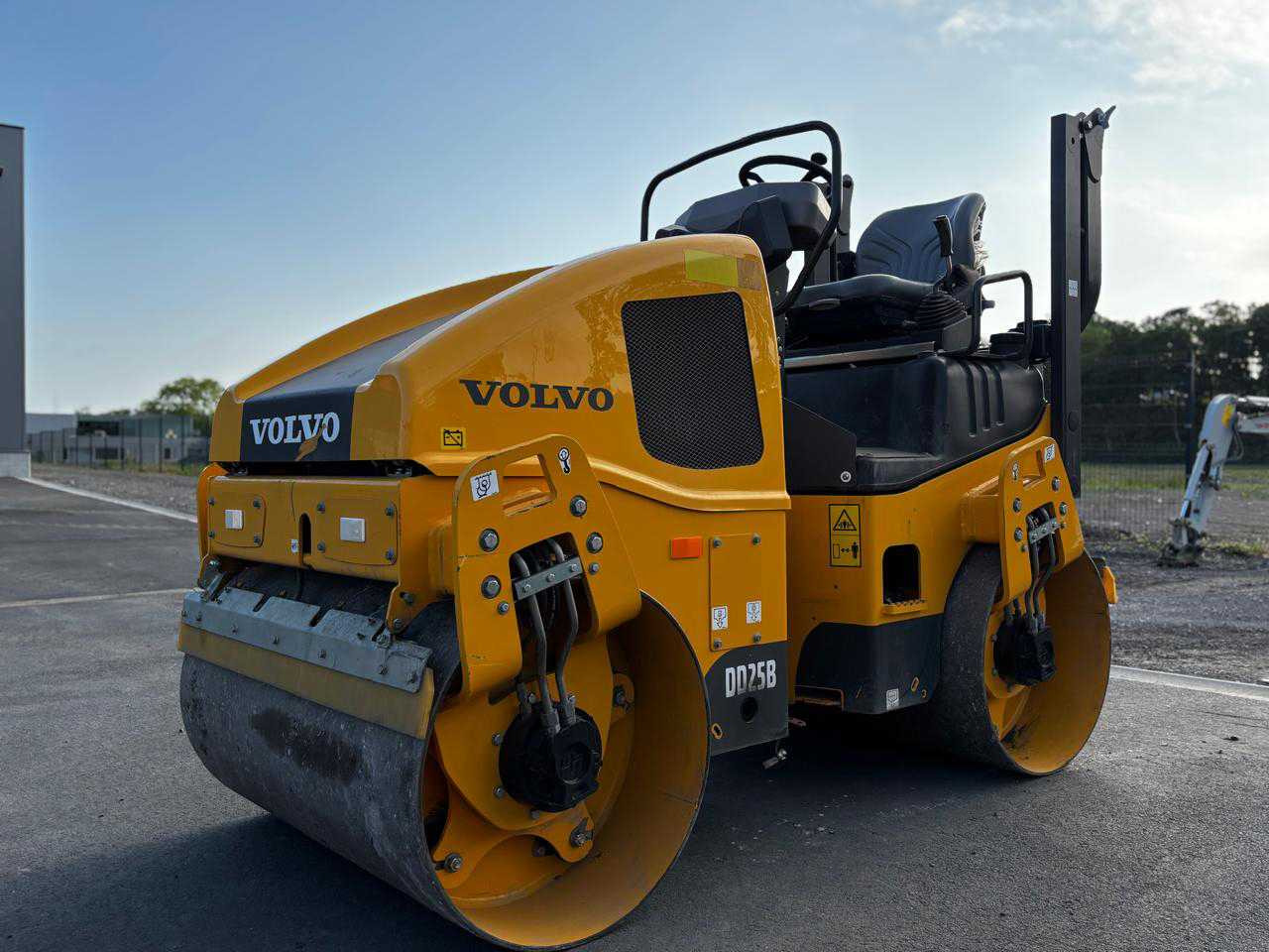 Volvo DD25B - Máy lăn đường: hình 1 Volvo DD25B - Máy lăn đường: hình 1