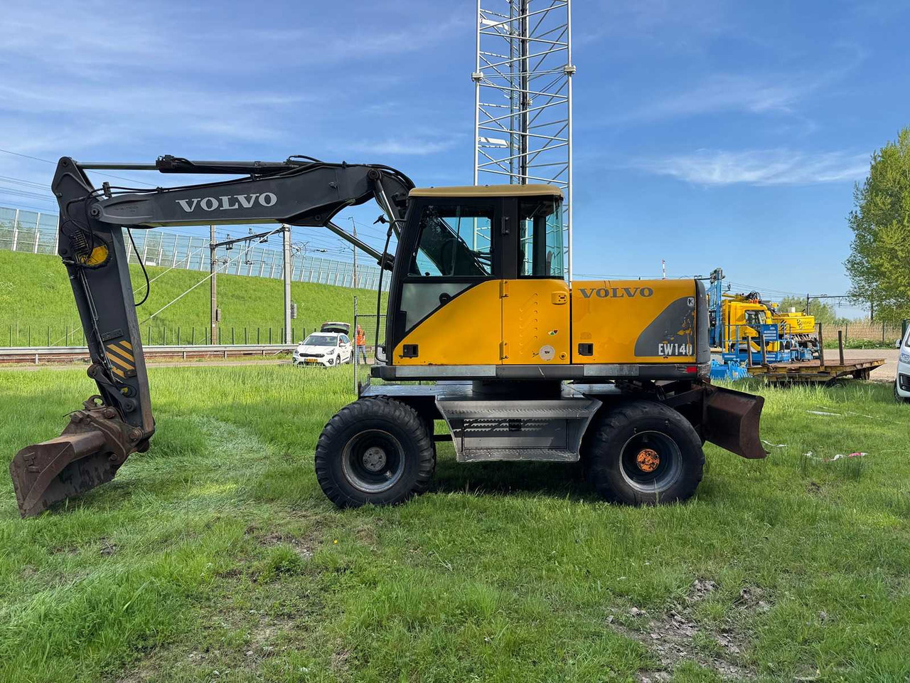 Volvo EW140 - Máy xúc bánh lốp: hình 1 Volvo EW140 - Máy xúc bánh lốp: hình 1