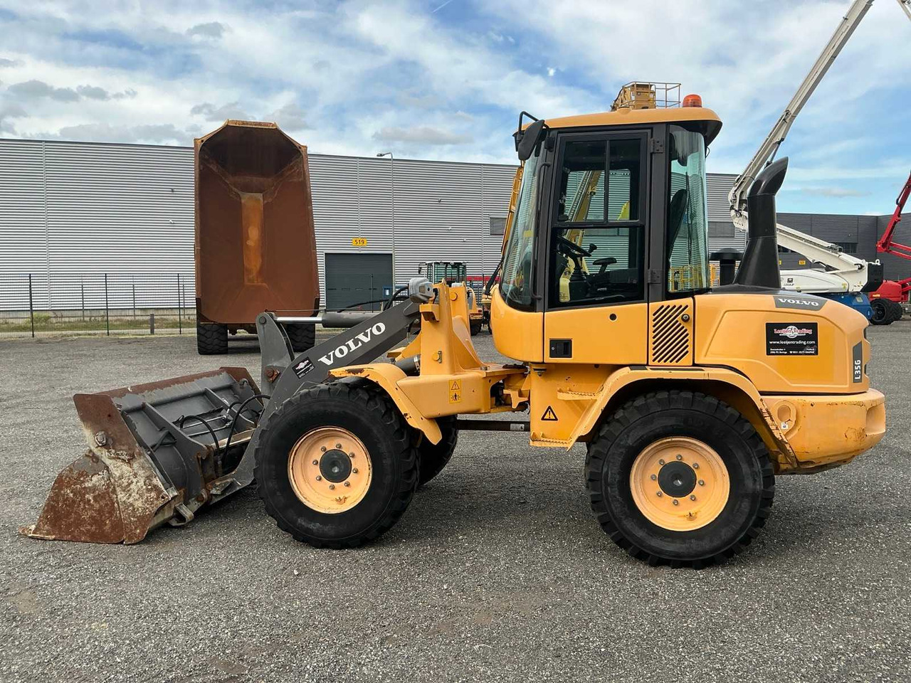 Volvo L35G - Máy xúc lật bánh lốp: hình 1 Volvo L35G - Máy xúc lật bánh lốp: hình 1