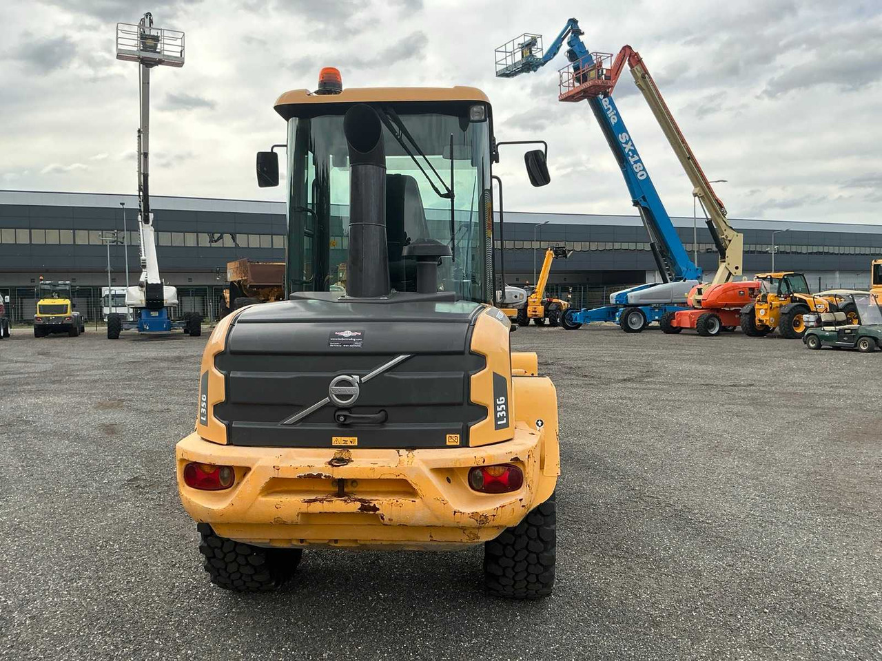 Volvo L35G - Máy xúc lật bánh lốp: hình 3 Volvo L35G - Máy xúc lật bánh lốp: hình 3