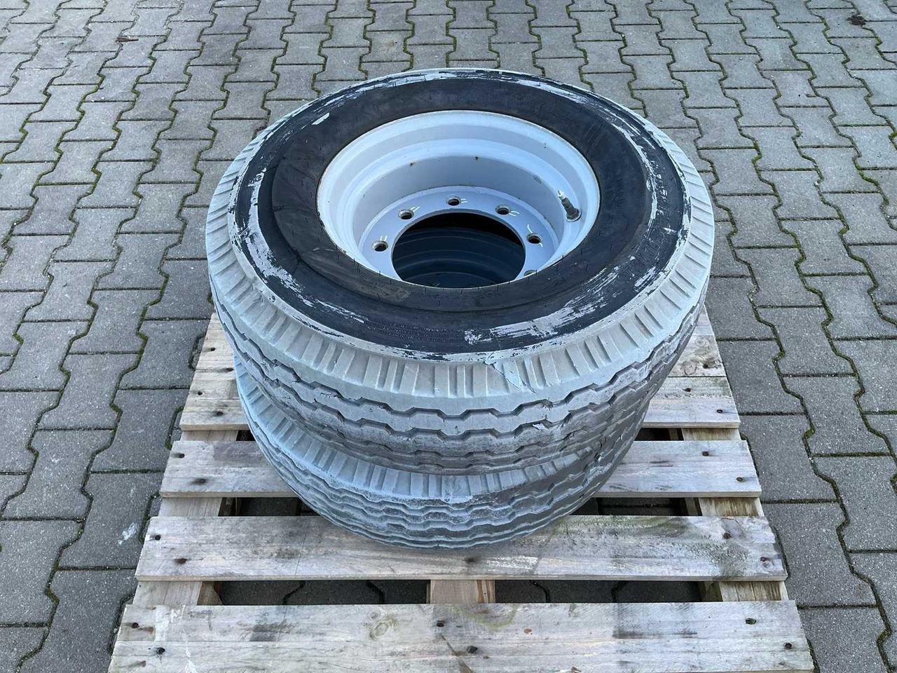 WHEEL SET 9-14.5 GENIE AERIAL PLATFORM - Nền bục trên không: hình 1 WHEEL SET 9-14.5 GENIE AERIAL PLATFORM - Nền bục trên không: hình 1