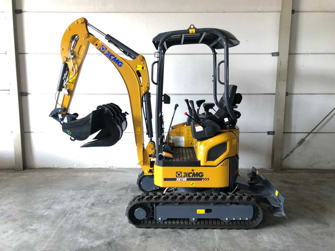 XCMG XE18E - Máy xúc bánh xích: hình 3 XCMG XE18E - Máy xúc bánh xích: hình 3