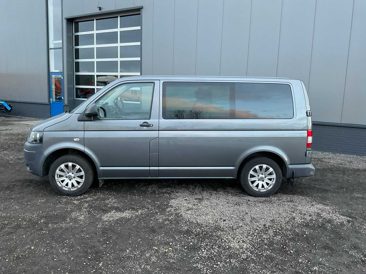 2012 VOLKSWAGEN TRANSPORTER COMMERCIAL VEHICLE - Xe tải nhỏ: hình 2 2012 VOLKSWAGEN TRANSPORTER COMMERCIAL VEHICLE - Xe tải nhỏ: hình 2