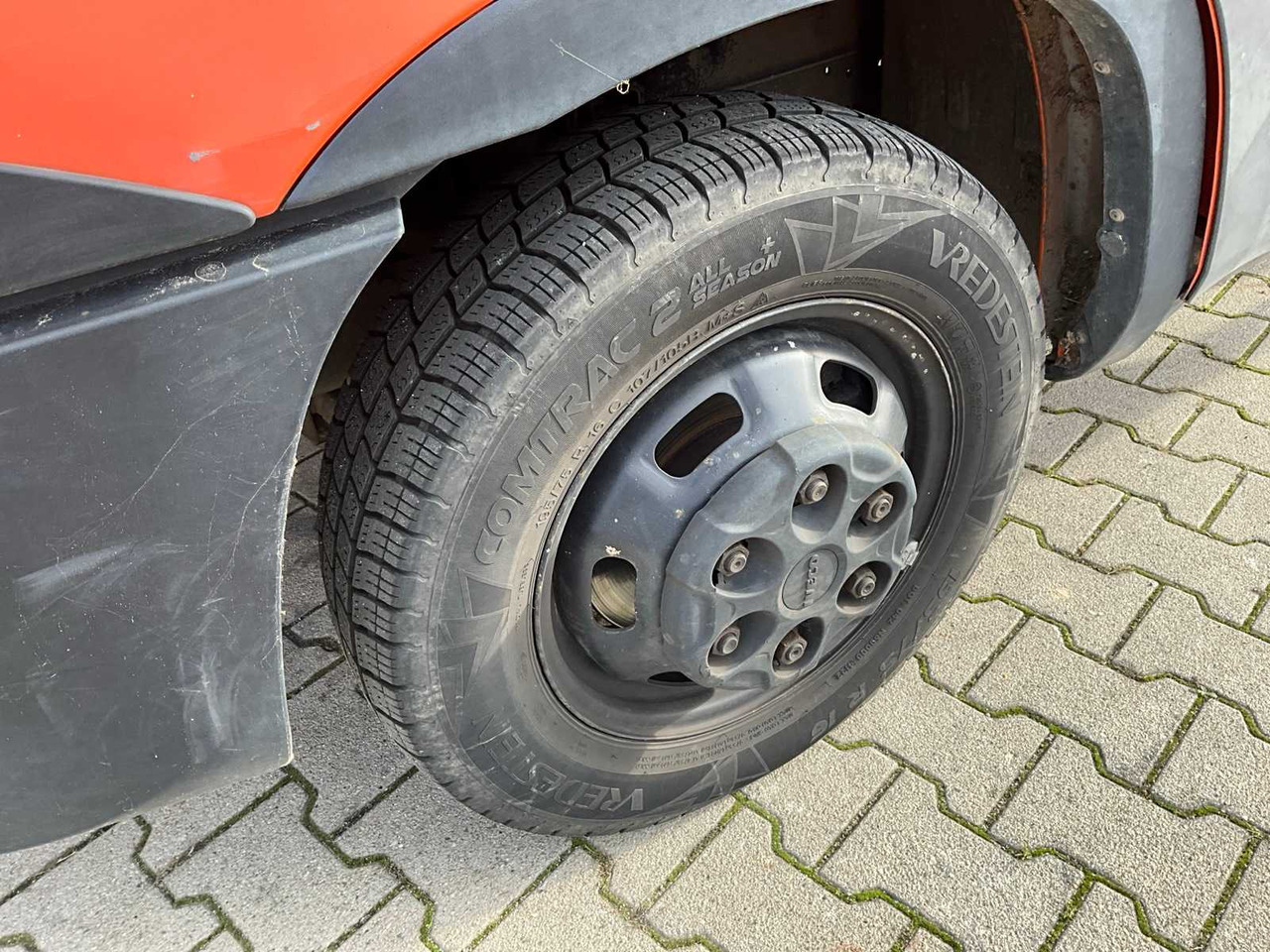 2017 IVECO DAILY 35-140 FLATBED TRUCK - Xe tải nhỏ: hình 5 2017 IVECO DAILY 35-140 FLATBED TRUCK - Xe tải nhỏ: hình 5