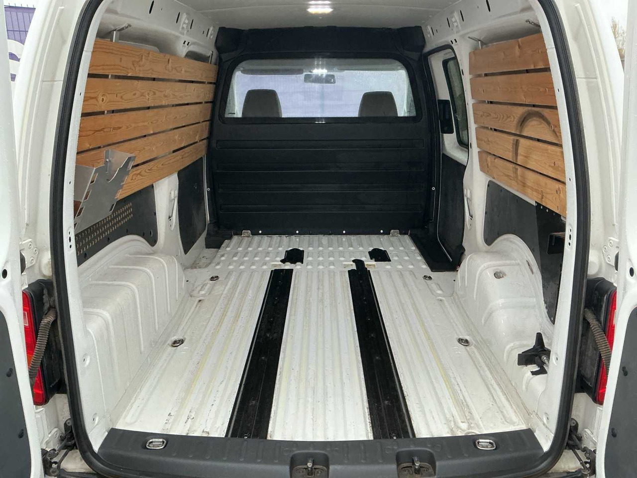 2019 - VOLKSWAGEN - CADDY - 1.4 TGI L2H1 ECOFUEL - COMMERCIAL VEHICLE - Xe tải nhỏ: hình 5 2019 - VOLKSWAGEN - CADDY - 1.4 TGI L2H1 ECOFUEL - COMMERCIAL VEHICLE - Xe tải nhỏ: hình 5