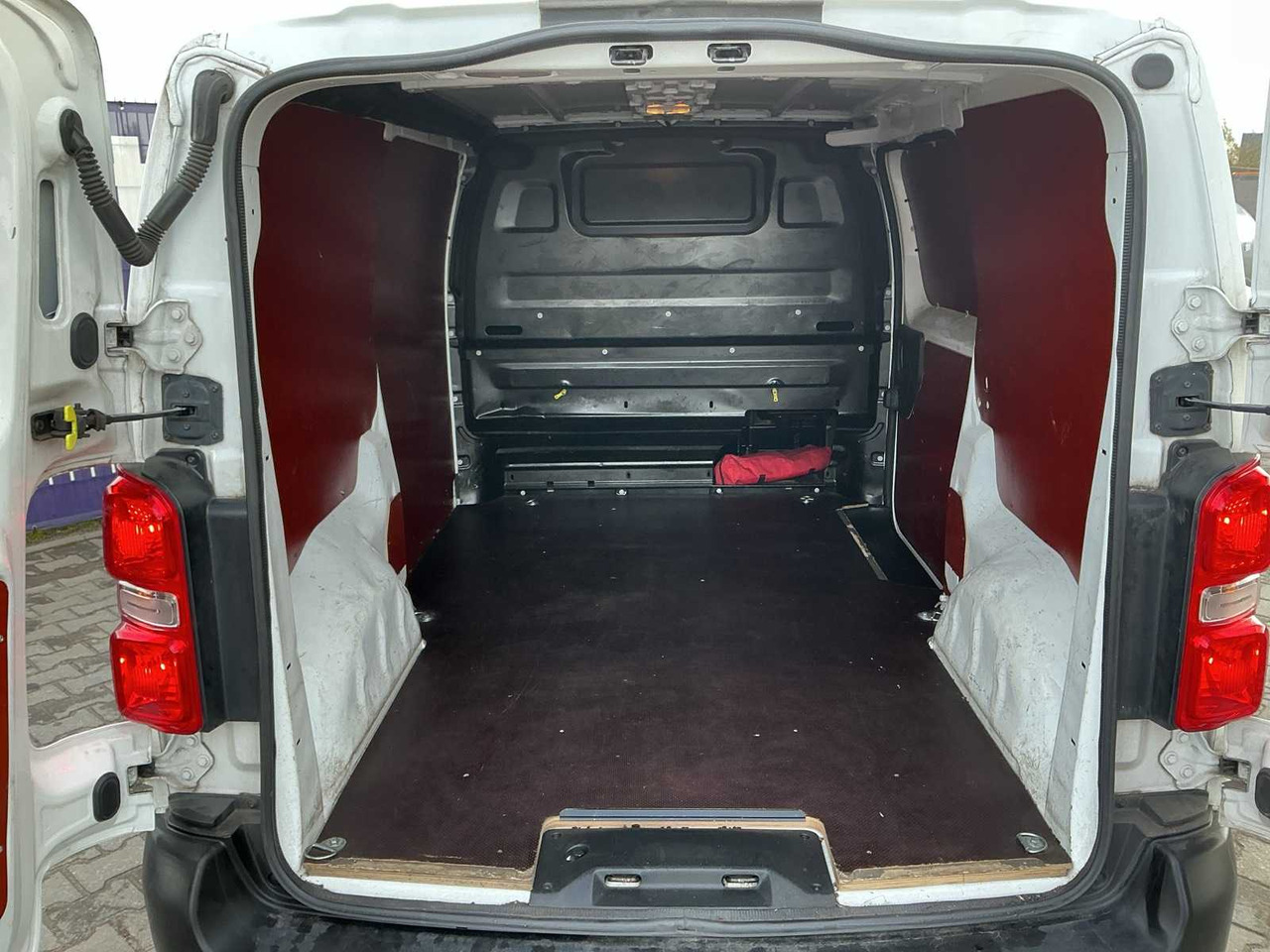 2020 - CITROEN - JUMPY - 1.5 BLUEHDI CLUB - COMMERCIAL VEHICLE - Xe tải nhỏ: hình 5 2020 - CITROEN - JUMPY - 1.5 BLUEHDI CLUB - COMMERCIAL VEHICLE - Xe tải nhỏ: hình 5