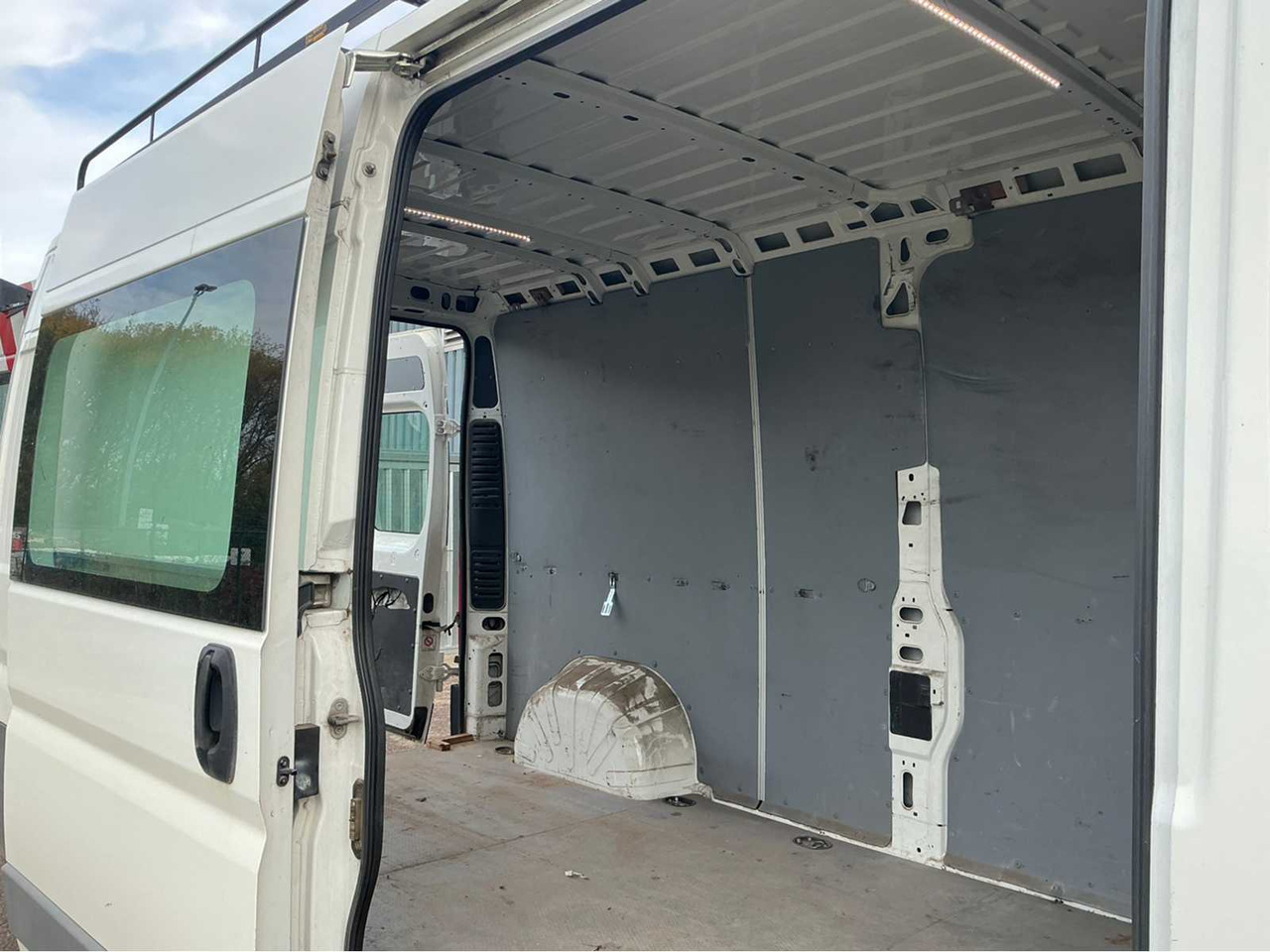 Xe tải nhỏ FIAT DUCATO COMMERCIAL VEHICLE: hình 20 Xe tải nhỏ FIAT DUCATO COMMERCIAL VEHICLE: hình 20