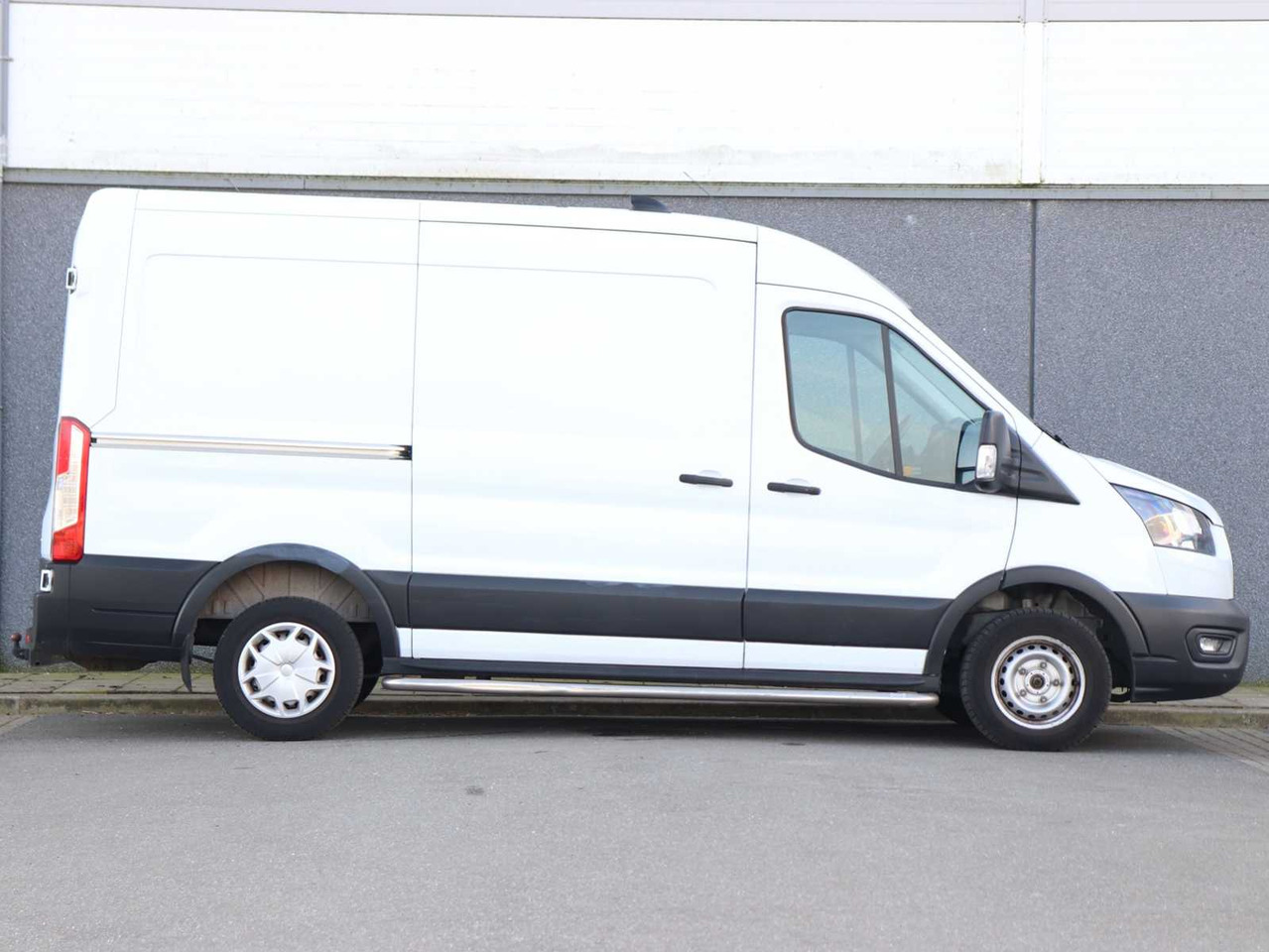 FORD TRANSIT 290 2.0 TDCI L2H2 TREND VAN | VRF-27-T - Xe tải nhỏ: hình 5 FORD TRANSIT 290 2.0 TDCI L2H2 TREND VAN | VRF-27-T - Xe tải nhỏ: hình 5