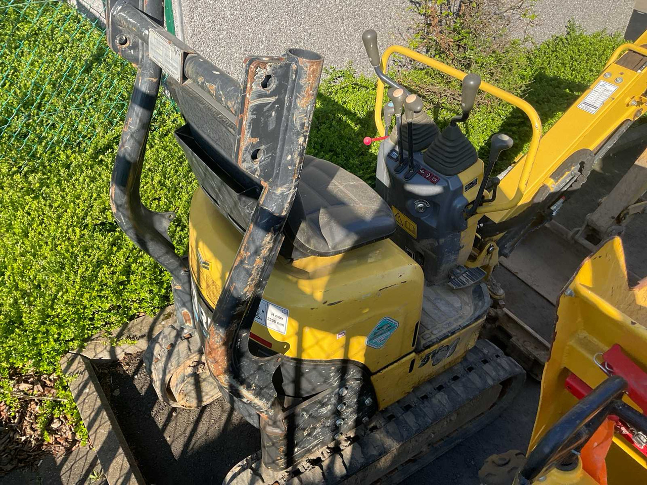Yanmar SV08-1A - Máy xúc mini: hình 5 Yanmar SV08-1A - Máy xúc mini: hình 5