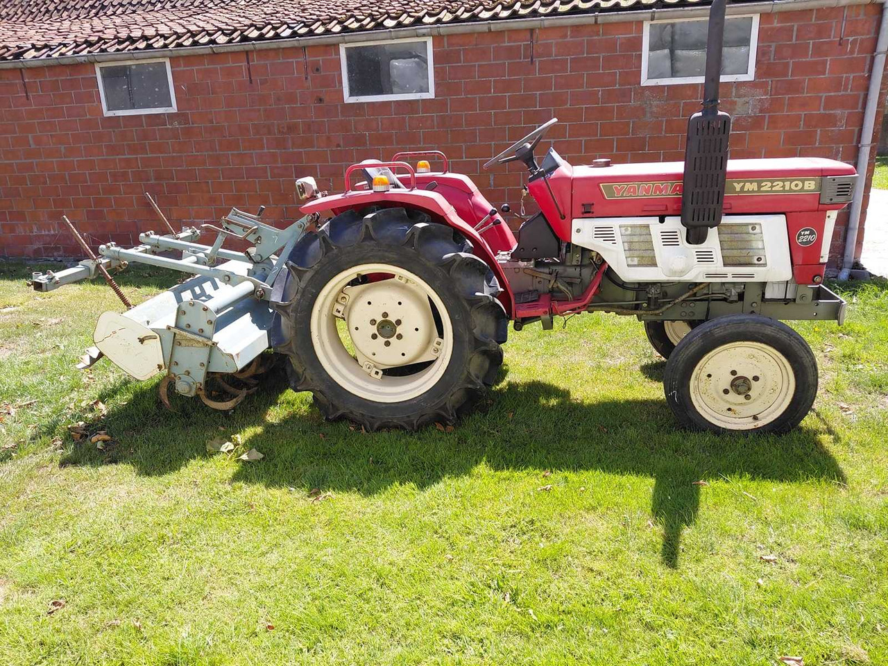 Yanmar YM2210 - Máy cày mini: hình 3 Yanmar YM2210 - Máy cày mini: hình 3