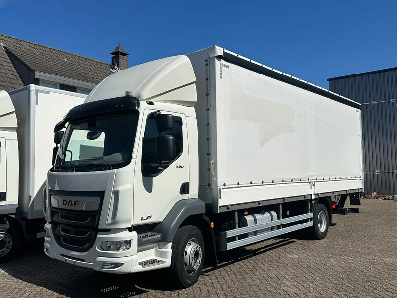 DAF LF 260 LF260.16 EURO6. 2022. Schuifzeil bakwagen met Laadklep. - Xe tải thùng mui bạt: hình 1 DAF LF 260 LF260.16 EURO6. 2022. Schuifzeil bakwagen met Laadklep. - Xe tải thùng mui bạt: hình 1