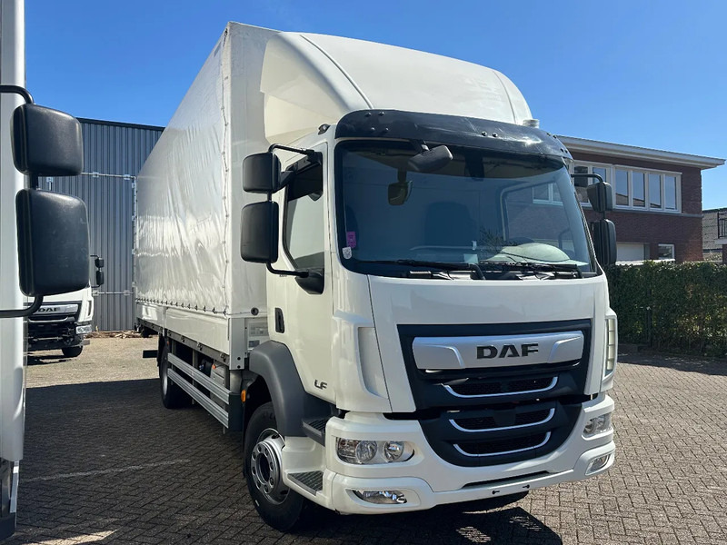 DAF LF 260 LF260.16 EURO6. 2022. Schuifzeil bakwagen met Laadklep. - Xe tải thùng mui bạt: hình 2 DAF LF 260 LF260.16 EURO6. 2022. Schuifzeil bakwagen met Laadklep. - Xe tải thùng mui bạt: hình 2