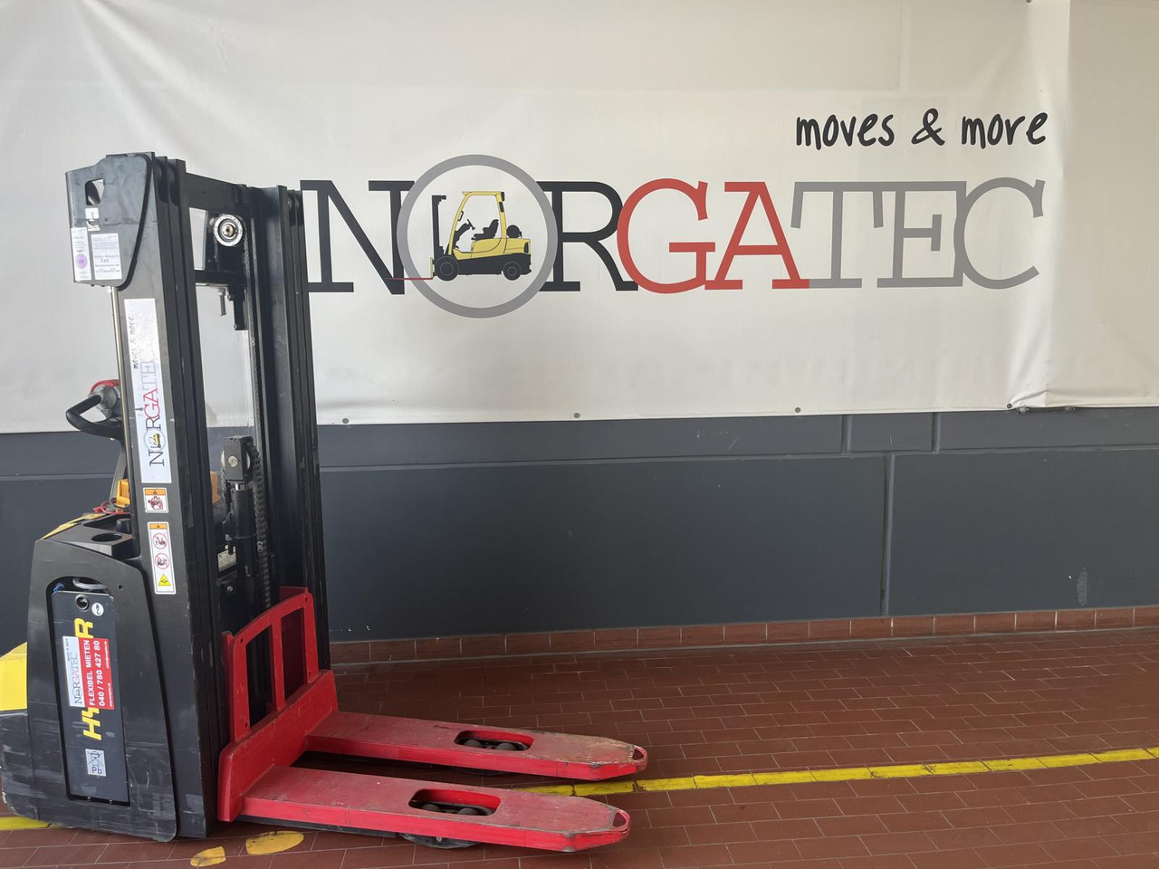 Hyster S1.4 - Máy xếp chồng: hình 3 Hyster S1.4 - Máy xếp chồng: hình 3