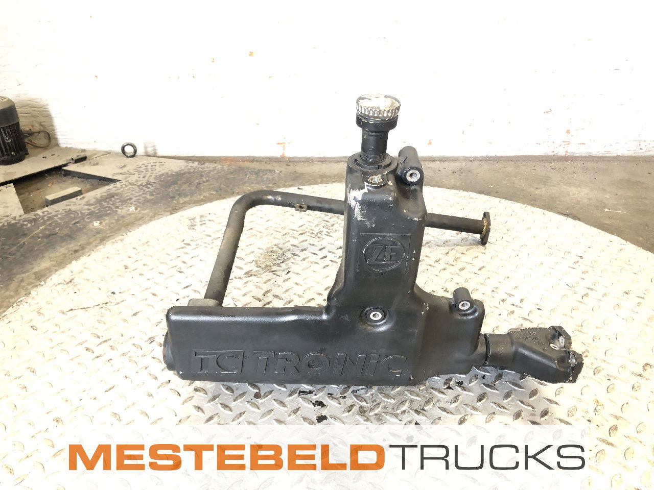 MAN Vloeistofreservoir WSK - Hộp số và các bộ phận cho Xe tải: hình 1 MAN Vloeistofreservoir WSK - Hộp số và các bộ phận cho Xe tải: hình 1