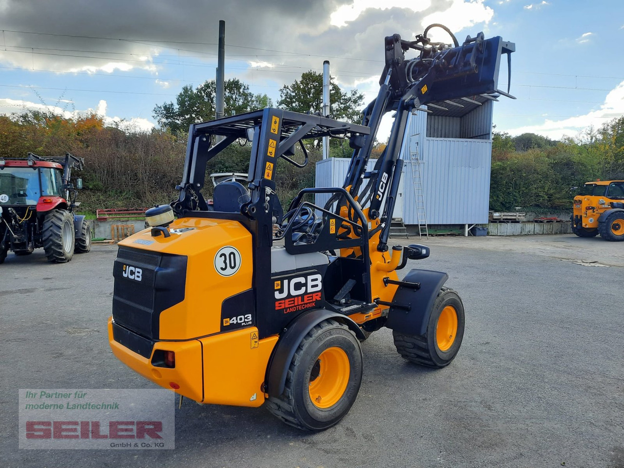 JCB 403 Agri PLUS - Máy xúc lật mini gấp khúc: hình 2 JCB 403 Agri PLUS - Máy xúc lật mini gấp khúc: hình 2