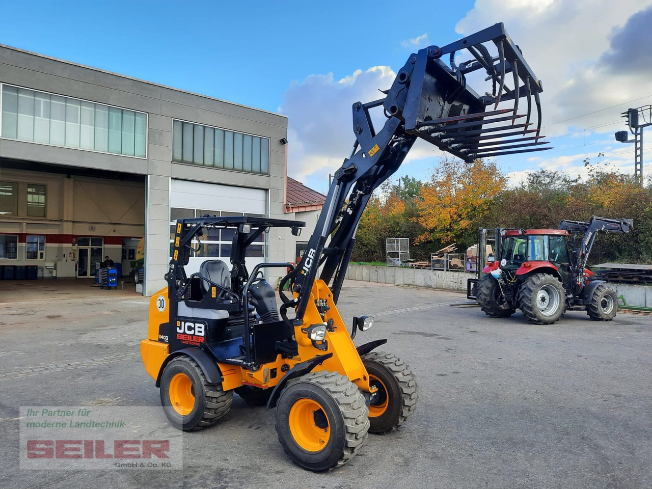 JCB 403 Agri PLUS - Máy xúc lật mini gấp khúc: hình 1 JCB 403 Agri PLUS - Máy xúc lật mini gấp khúc: hình 1