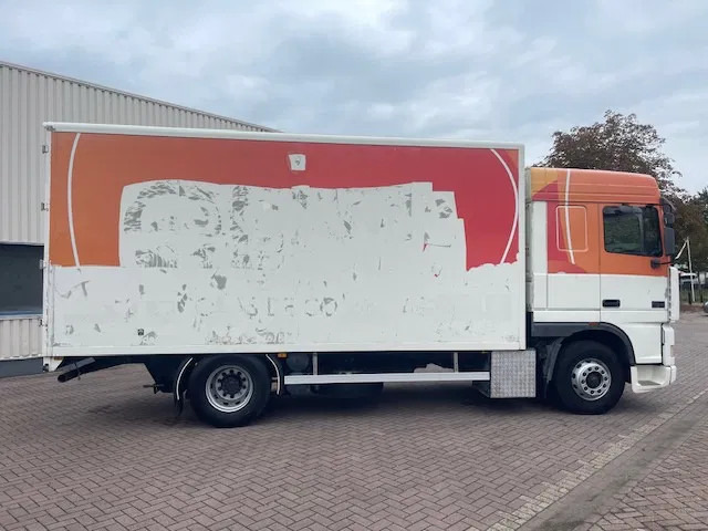 DAF XF 95.380 Euro 2 Manual-Gear - Xe tải hộp: hình 2 DAF XF 95.380 Euro 2 Manual-Gear - Xe tải hộp: hình 2