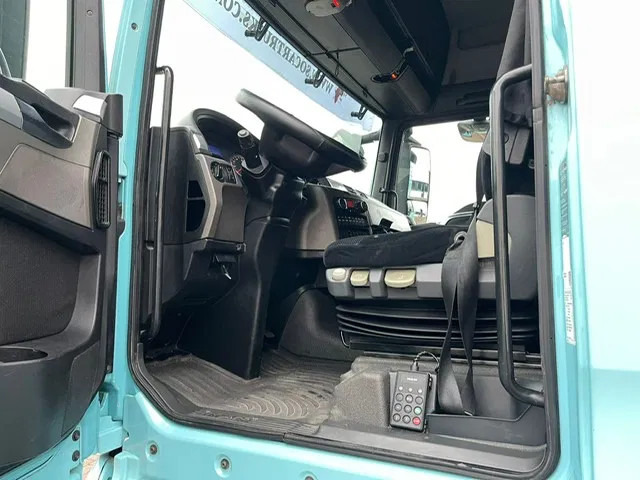 Interior photo 1: Xe đầu kéo MAN TGX 18.480 Euro 5 Retarder 2-Tanks