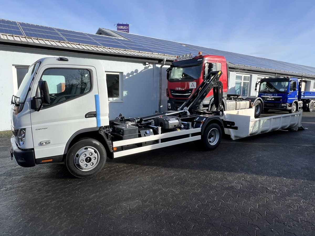 FUSO Canter FUSO 7C18 City Abrollkipper Miete - Xe tải nâng móc: hình 3 FUSO Canter FUSO 7C18 City Abrollkipper Miete - Xe tải nâng móc: hình 3