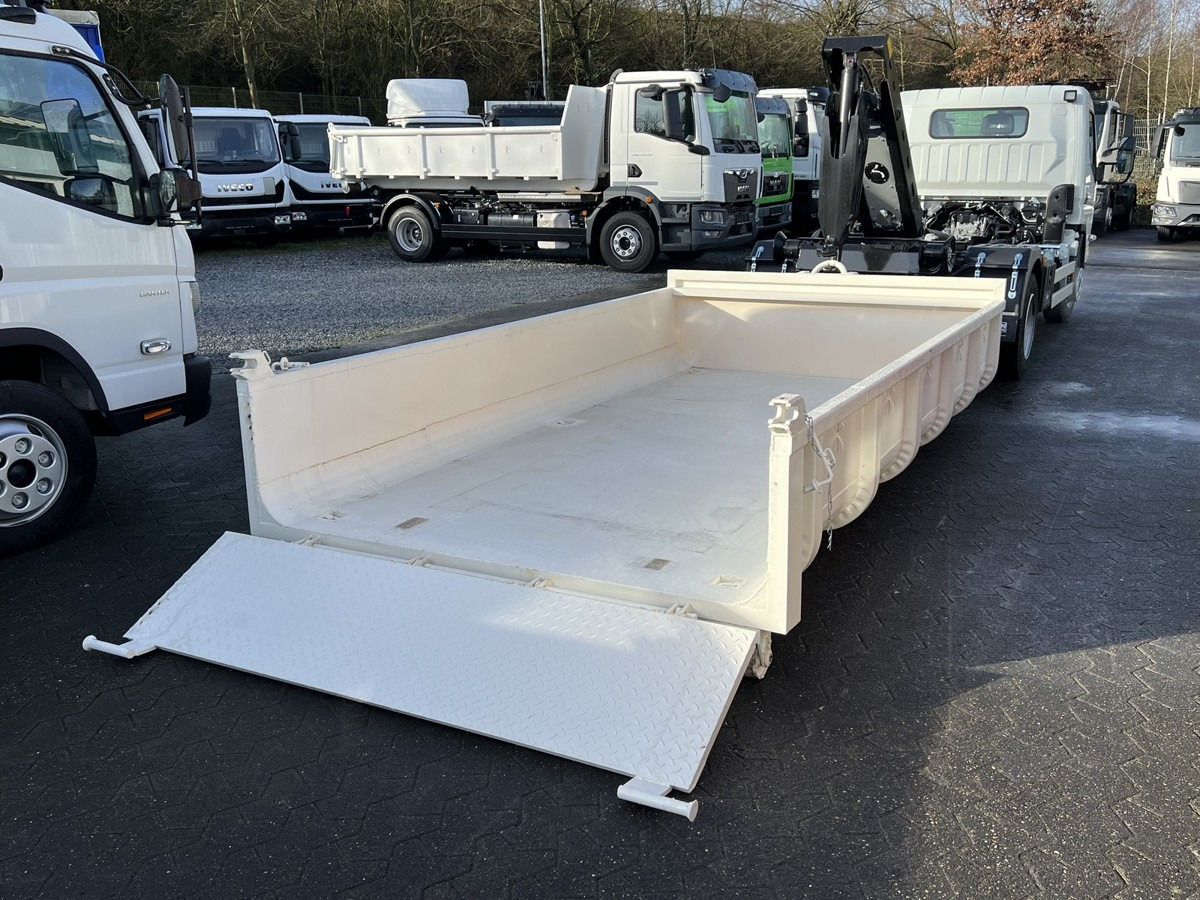 FUSO Canter FUSO 7C18 City Abrollkipper Miete - Xe tải nâng móc: hình 4 FUSO Canter FUSO 7C18 City Abrollkipper Miete - Xe tải nâng móc: hình 4