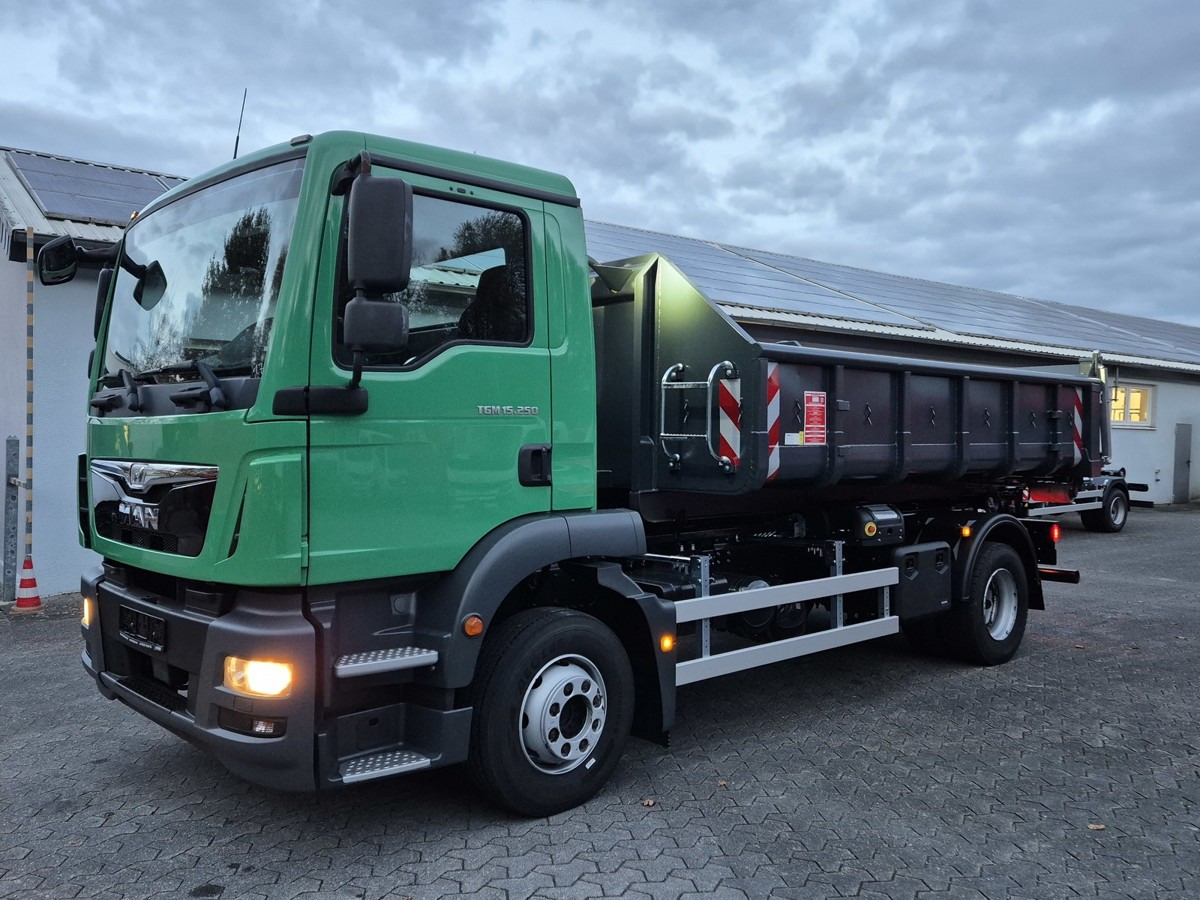 MAN TGM 15.250 Abrollkipper Multi Haken 900-1570mm - Xe tải nâng móc: hình 1 MAN TGM 15.250 Abrollkipper Multi Haken 900-1570mm - Xe tải nâng móc: hình 1